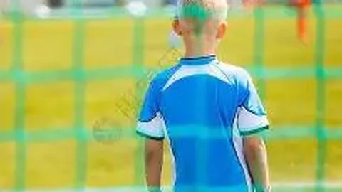 揭秘哈兰德联赛战绩：对曼联狂射8球领跑，面对利物浦却仅进2球成遗憾！